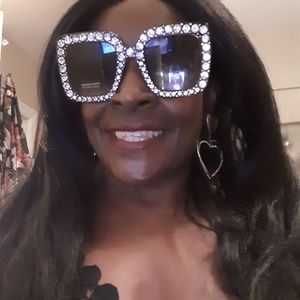 Meet your Posher, Theodora